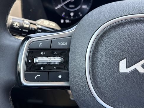 Used 2024 Kia Carnival SX Prestige FWD image 28