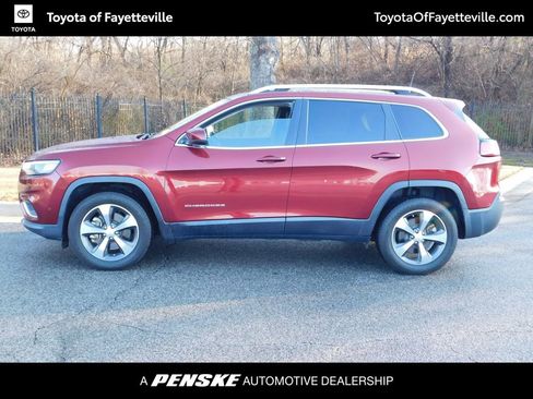 Used 2019 Jeep Cherokee Limited w/ Luxury Group image 2