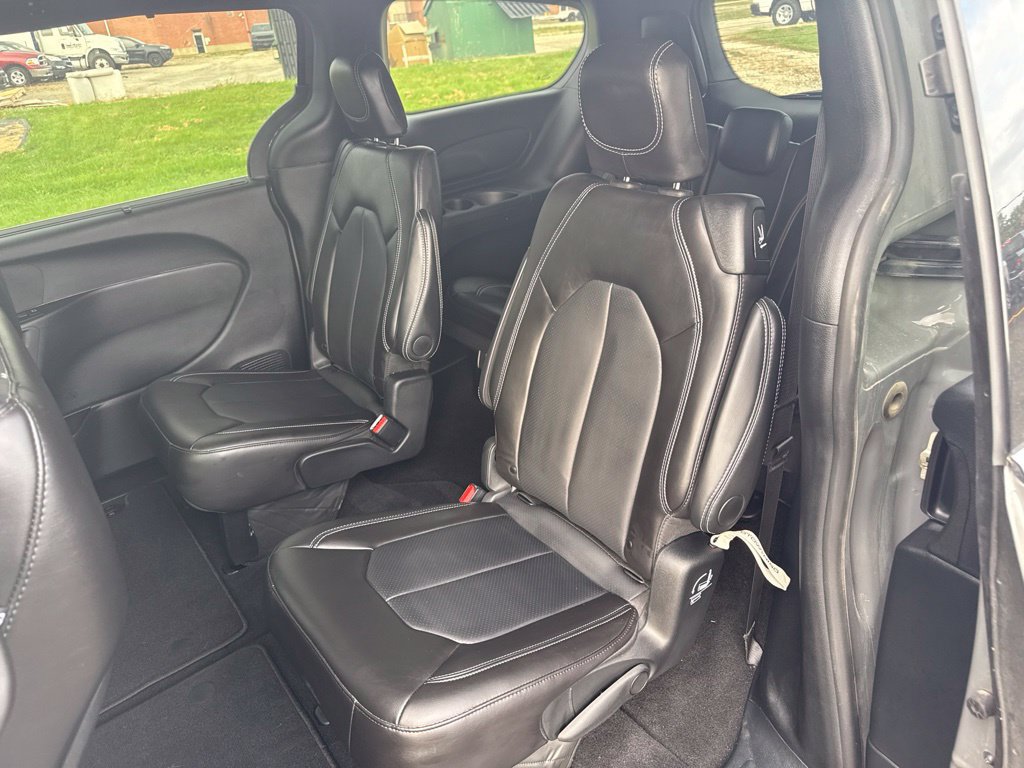 Used 2025 Chrysler Pacifica Select FWD image 18