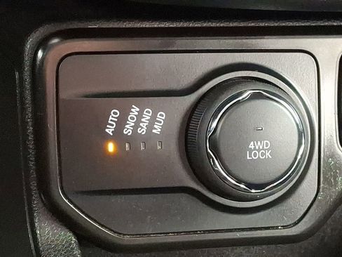 Used 2022 Jeep Renegade Latitude w/ Convenience Group image 23