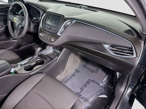 Used 2018 Chevrolet Malibu LT image 30