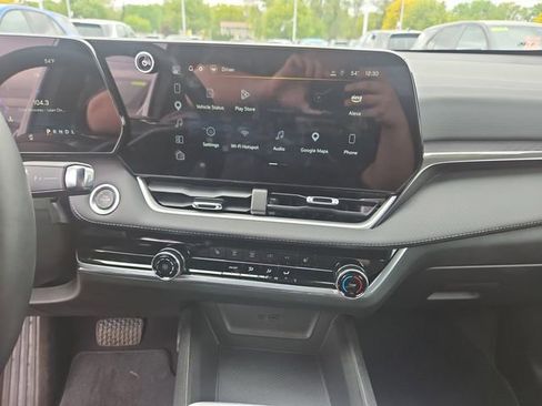 Used 2025 Chevrolet Equinox LT FWD image 18