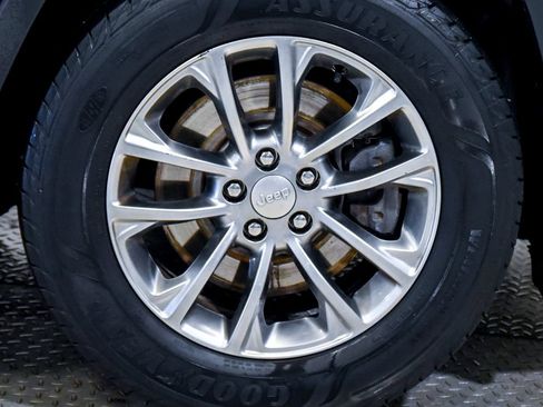 Used 2019 Jeep Cherokee Latitude Plus w/ Cold Weather Group FWD image 14