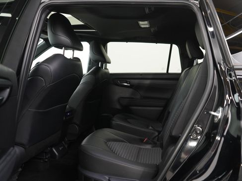 Used 2025 Toyota Highlander XSE AWD/4WD image 20