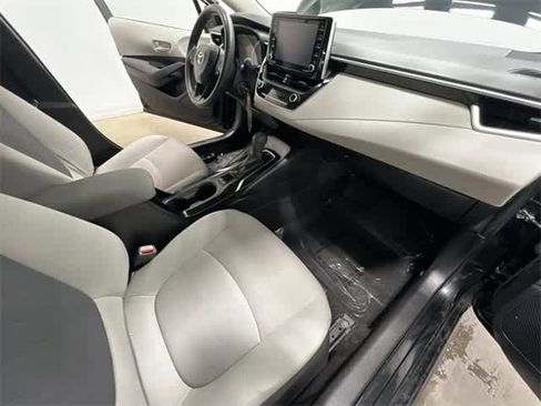 Used 2021 Toyota Corolla LE image 19