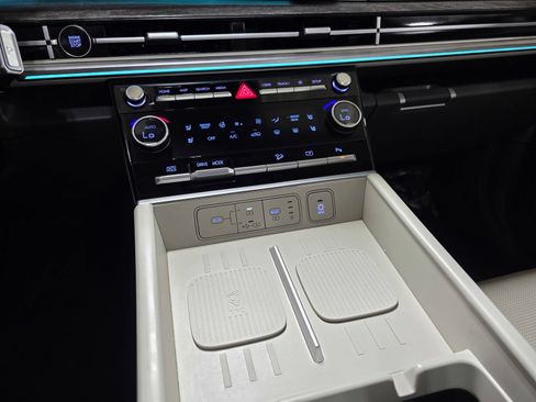 Certified 2025 Hyundai Santa Fe Limited FWD image 29