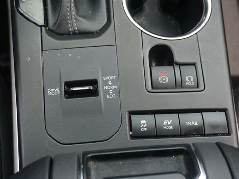 Used 2022 Toyota Highlander XLE image 13