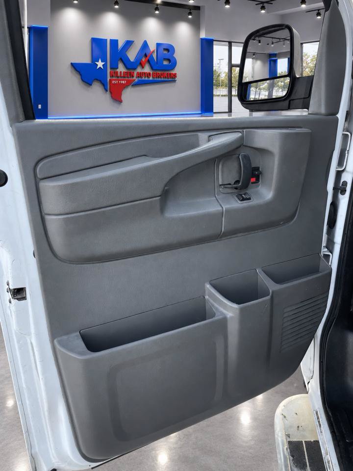 Used 2014 GMC Savana 2500 RWD image 9
