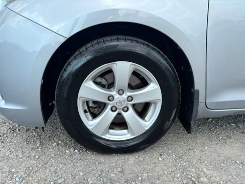 Used 2015 Toyota Sienna LE FWD image 10