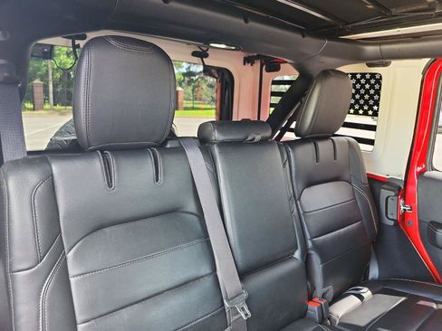 Used 2021 Jeep Wrangler Unlimited Sahara w/ Cold Weather Group AWD/4WD image 9