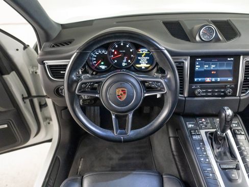 Certified 2018 Porsche Macan AWD/4WD image 27