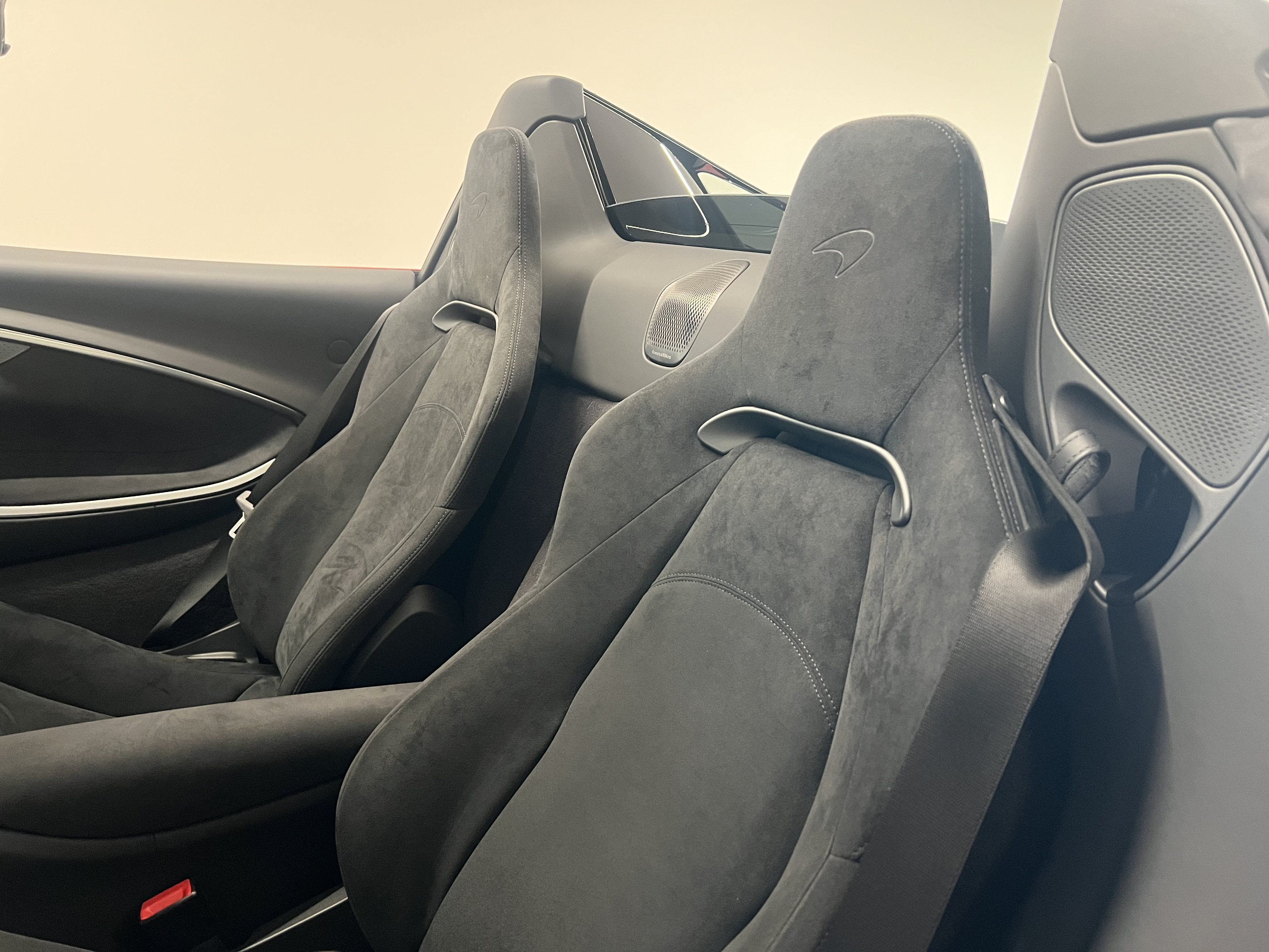 Used 2025 McLaren Artura Spider RWD image 16
