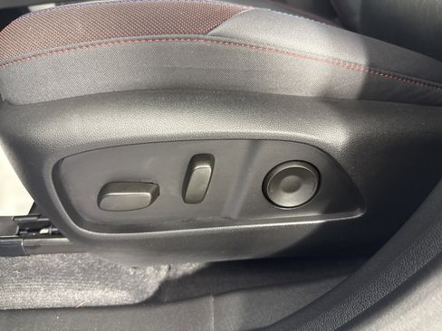 Used 2025 Chevrolet Equinox RS w/ Safety and Technology Package image 17