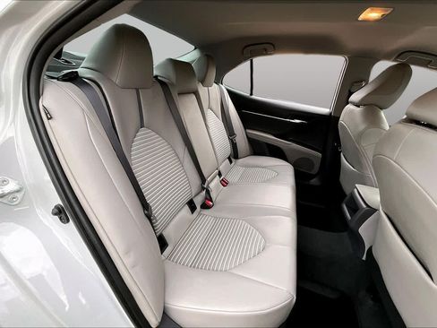 Used 2022 Toyota Camry SE FWD image 19