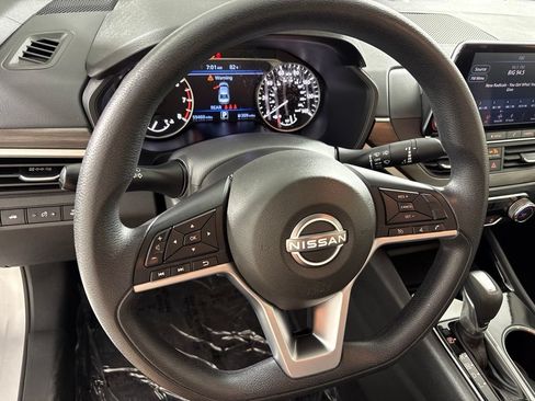 Used 2024 Nissan Altima 2.5 SV FWD image 27