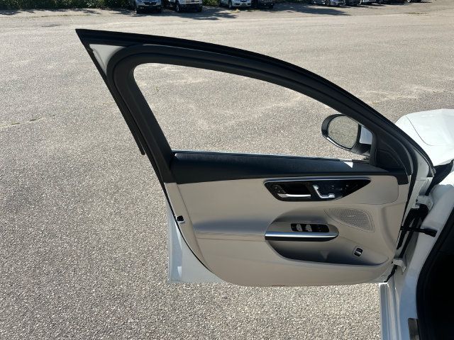 Used 2025 Mercedes-Benz C 300 4MATIC Sedan image 22
