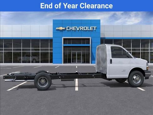New 2025 Chevrolet Express 4500 w/ Power Convenience Package image 5