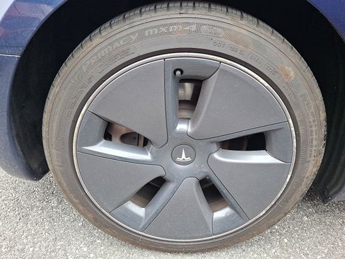 Used 2023 Tesla Model 3 Standard Range RWD image 7