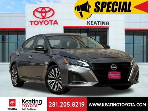 Used 2024 Nissan Altima 2.5 SV image 1