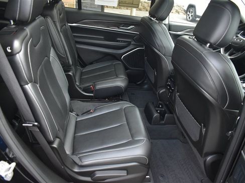 Used 2022 Jeep Grand Cherokee L Limited AWD/4WD image 32