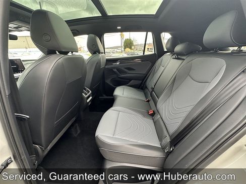 Used 2025 Volkswagen Tiguan SE R-Line image 10