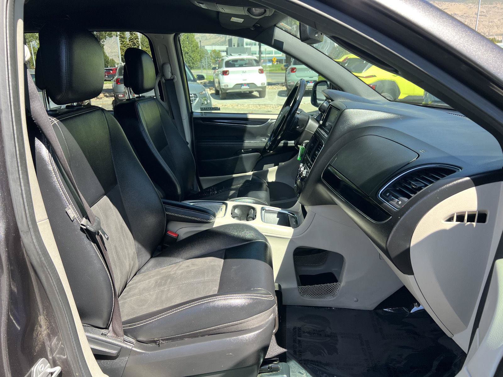 Used 2019 Dodge Grand Caravan SXT FWD image 4