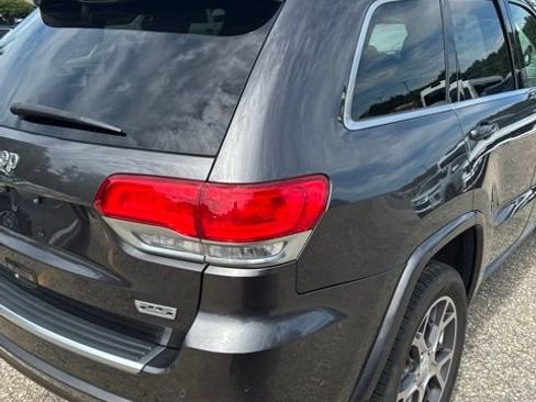 Used 2018 Jeep Grand Cherokee Limited AWD/4WD image 5