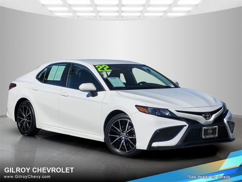 Used 2022 Toyota Camry SE image 1