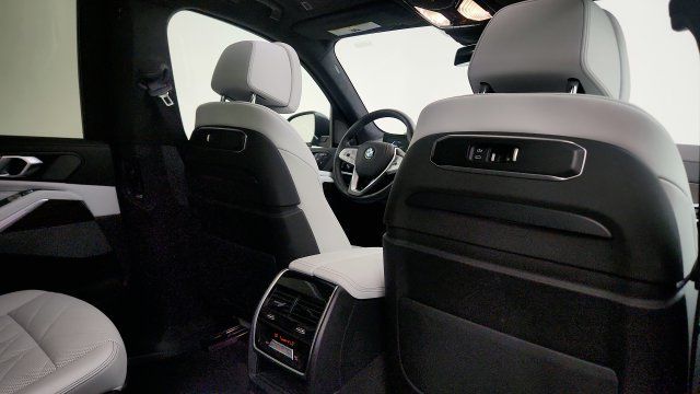 Used 2024 BMW X7 xDrive40i w/ Premium Package AWD/4WD image 41