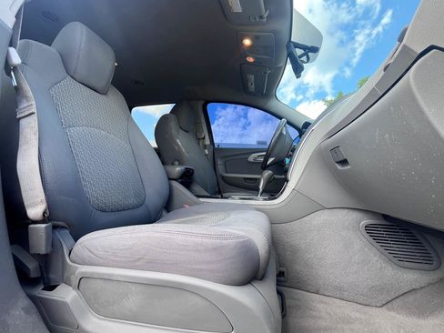 Used 2011 Chevrolet Traverse LS FWD image 15
