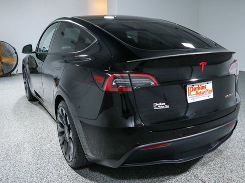 Used 2022 Tesla Model Y Performance AWD/4WD image 9