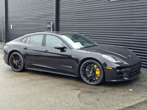 New 2026 Porsche Panamera GTS image 9
