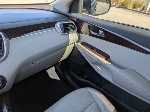 Used 2017 Kia Sorento EX w/ EX Premium Package image 22