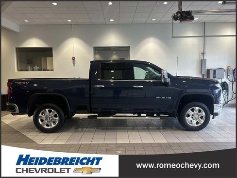 Used 2023 Chevrolet Silverado 2500 LTZ w/ LTZ Convenience Package AWD/4WD image 2
