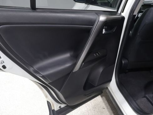 Used 2017 Toyota RAV4 XLE AWD/4WD image 19