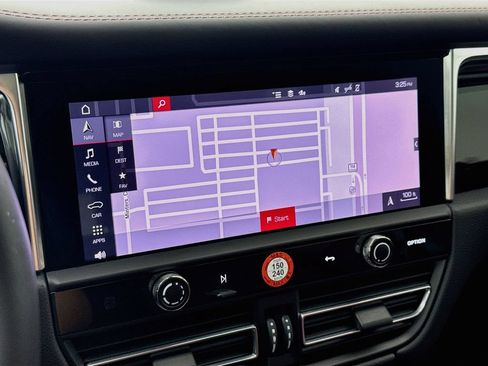 Certified 2024 Porsche Macan AWD/4WD image 19