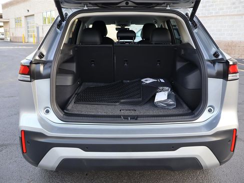 Certified 2025 Volkswagen Tiguan SE AWD/4WD image 5