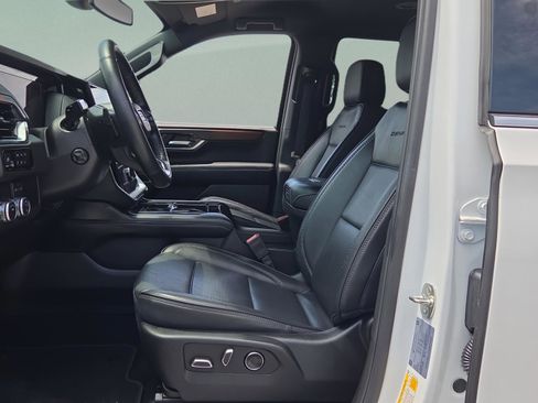Used 2025 GMC Yukon Denali RWD image 9