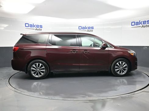 Used 2017 Kia Sedona SX image 9