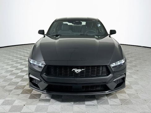 Used 2025 Ford Mustang Coupe RWD image 2