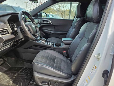 Used 2022 Mitsubishi Outlander SE image 14