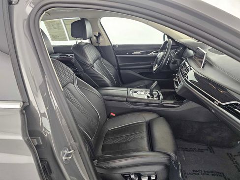 Used 2020 BMW 745e xDrive AWD/4WD image 10
