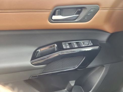 New 2026 Nissan Pathfinder Platinum AWD/4WD image 21