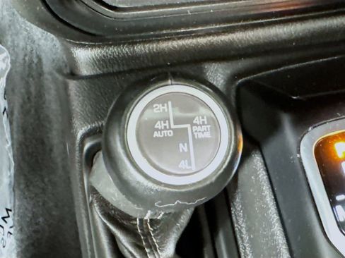 Used 2022 Jeep Wrangler Unlimited Sahara w/ Cold Weather Group image 21