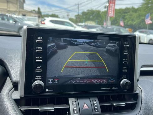 Used 2020 Toyota RAV4 XLE Premium FWD image 29