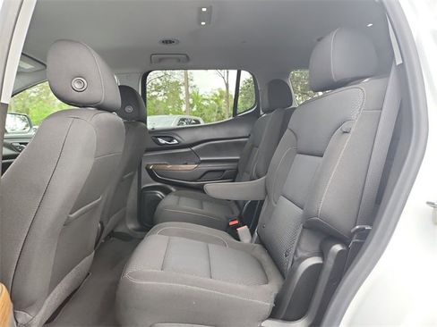 Certified 2023 GMC Acadia SLE w/ Driver Convenience Package image 9