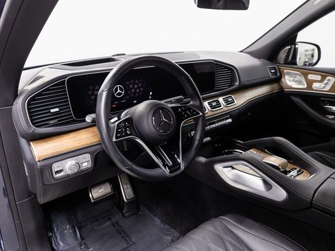 Used 2024 Mercedes-Benz Maybach GLS 600 4MATIC image 9