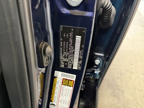 Used 2025 Toyota Highlander LE image 30