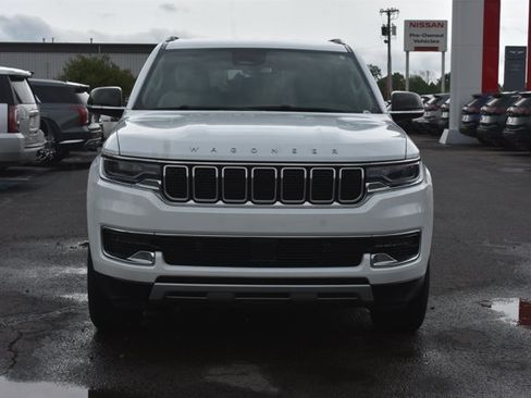 Used 2024 Jeep Wagoneer L Series II w/ Flexible Seating Group RWD image 2