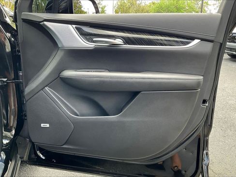 Used 2022 Cadillac XT6 Premium Luxury w/ Technology Package FWD image 23
